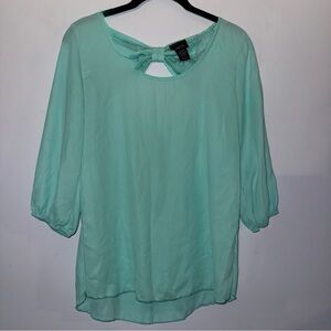 Rue21 women’s size small Blouse quarter length sleeve lace bow detail on back
